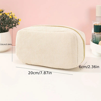 Simple, portable, large-capacity makeup bag