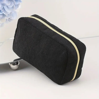 Simple, portable, large-capacity makeup bag